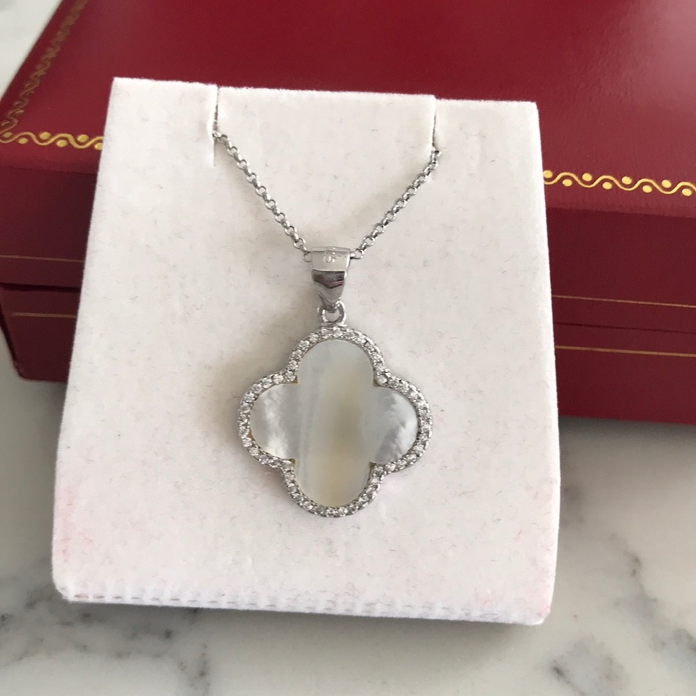 925 Sterling silver mother of pearl pendant clover